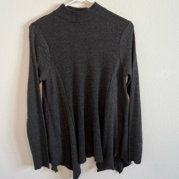 TLA Women’s Gray Waffle Knit Top Size Medium - Picture 1 of 9